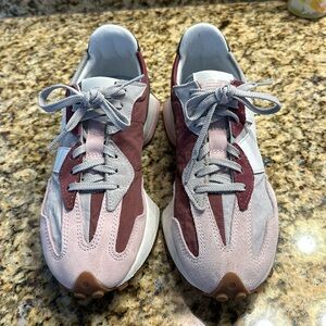 New Balance 327